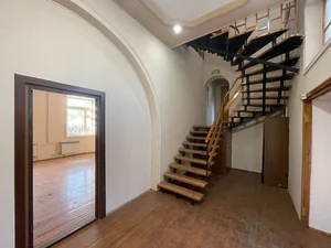 Фото 1 7-комн. Дом в Мирабадский район